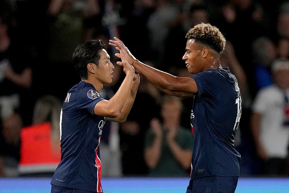 | Photo: AP/Thibault Camus : League 1, Paris Saint-Germain vs Montpellier: PSG's Lee Kang-in celebrates with teammate Desire Doue, right, after scoring his side's sixth goal 